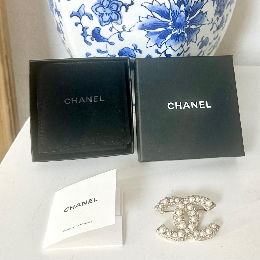 CHANEL Gold and Pearl Embellished Brooch